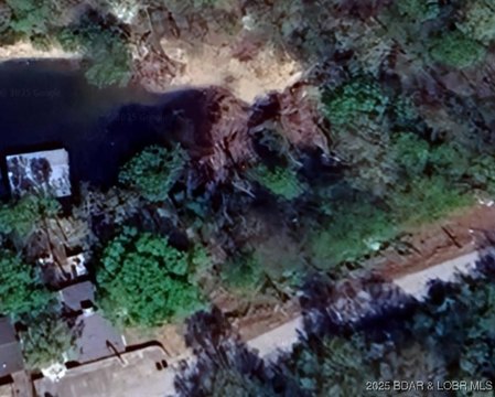 Lakefront Lot in Yacht Club