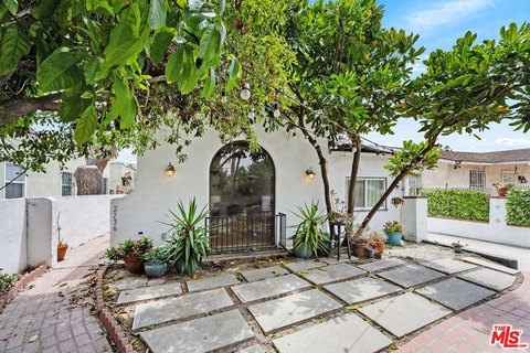 Vacant Bungalows in Mid-City Duplex