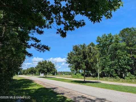 LAND - Diamondhead, MS