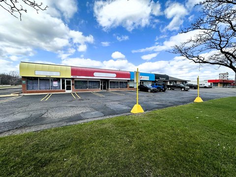 Retail Space in Red Awning Plaza