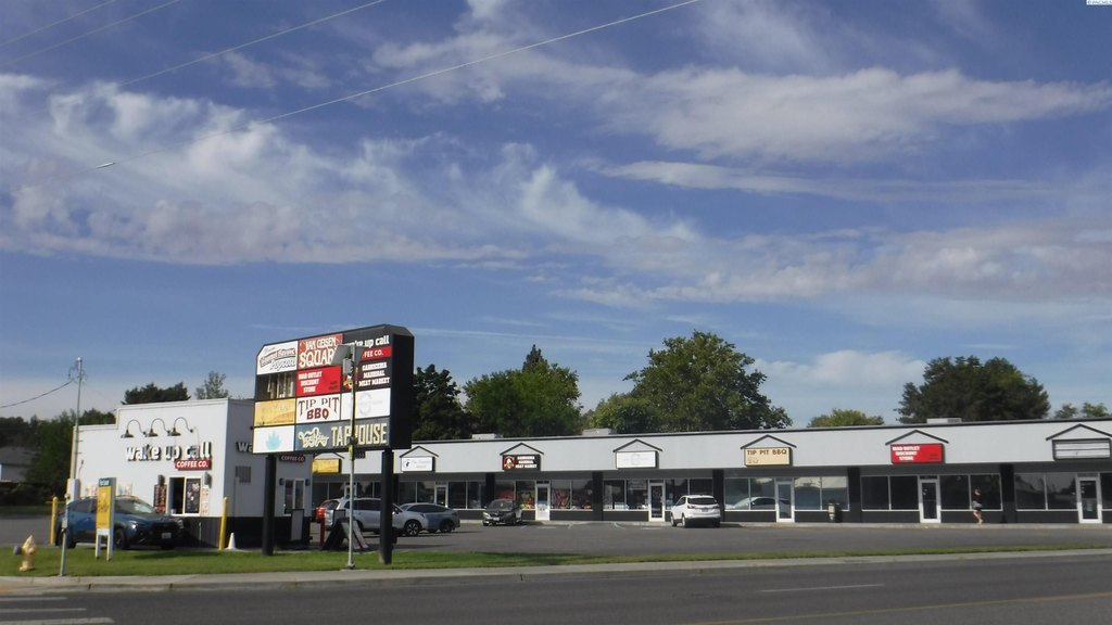 4033 W Van Giesen St, West Richland, WA 99353