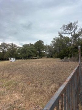 Land, Calvert, TX