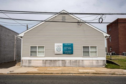 Freestanding Commercial Building