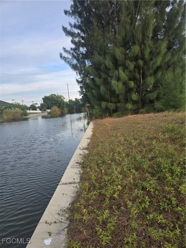 Cape Coral Freshwater Canal Lot