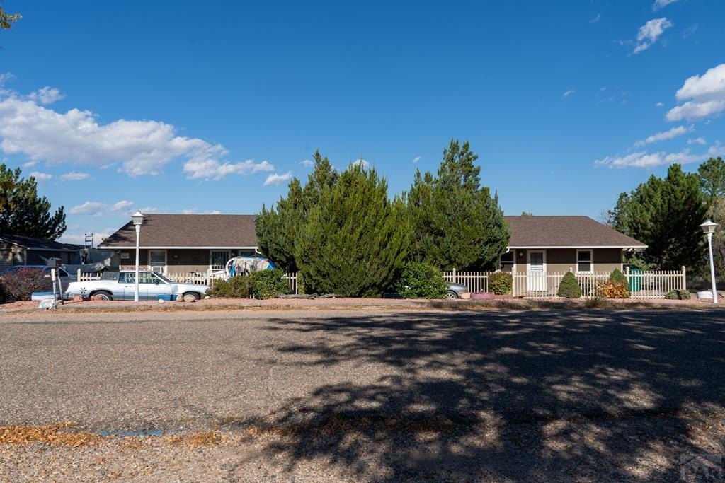Spacious Duplex: Investment Opportunity