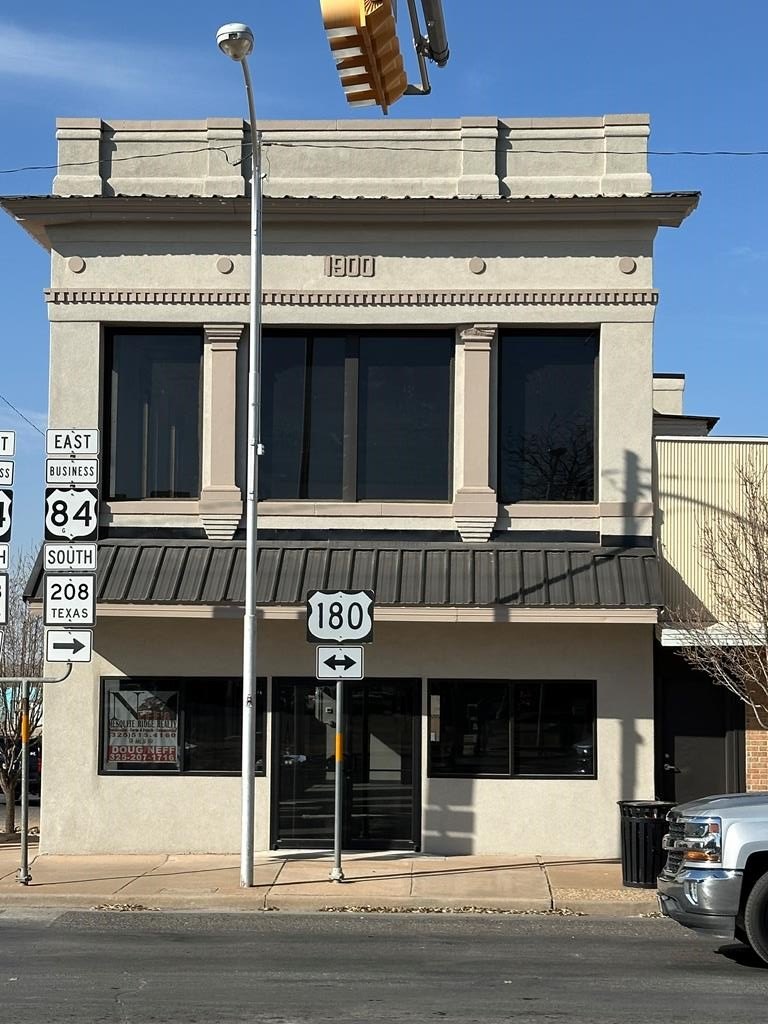 Updated Commercial Building in Snyder