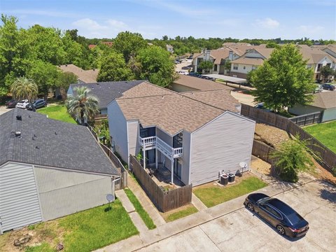 4-Unit Multifamily Property with Balconies