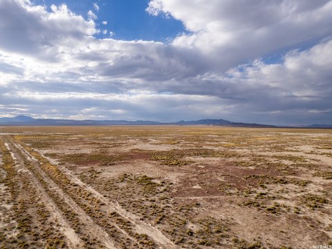 Expansive Land in Hinckley, Utah