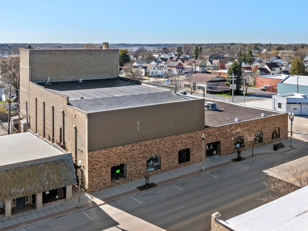 1816 Washington St, Two Rivers, WI 54241