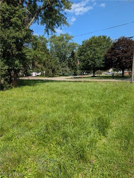 Land, Louisville, OH