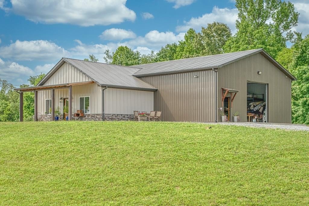 Cookeville Showroom/Warehouse on High-Traffic Highway
