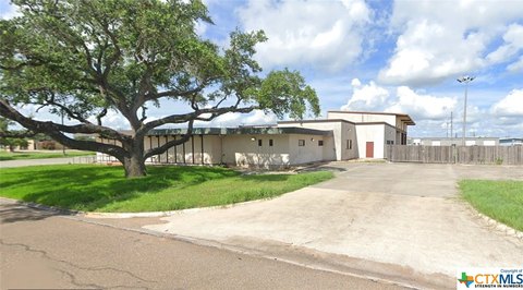 Versatile Commercial Property in Victoria, TX