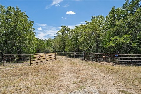 Land, Muldoon, TX