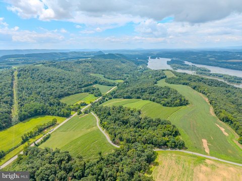 Land, HERNDON, PA