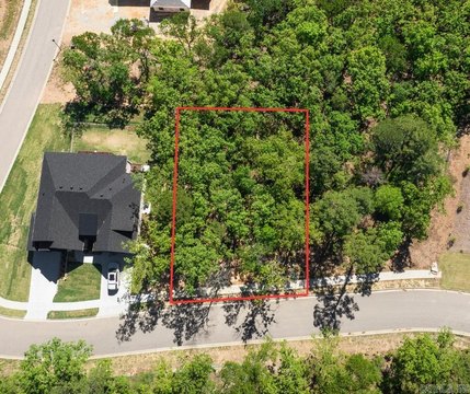 Residential Lot in Bear Den Estates