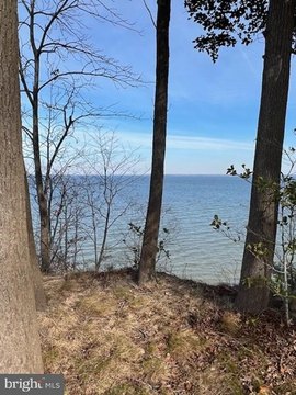 Buildable Riverfront Parcel in Montross