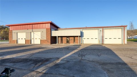 Versatile Warehouse/Shop Near Interstate