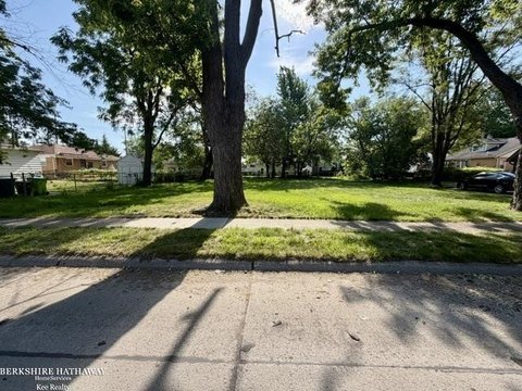 LAND - Eastpointe, MI