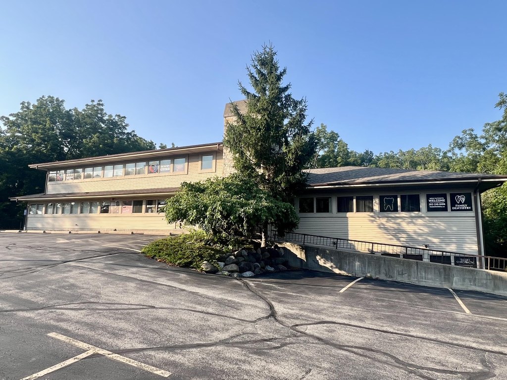 N63W23524 Silver Spring Dr, Sussex, WI 53089