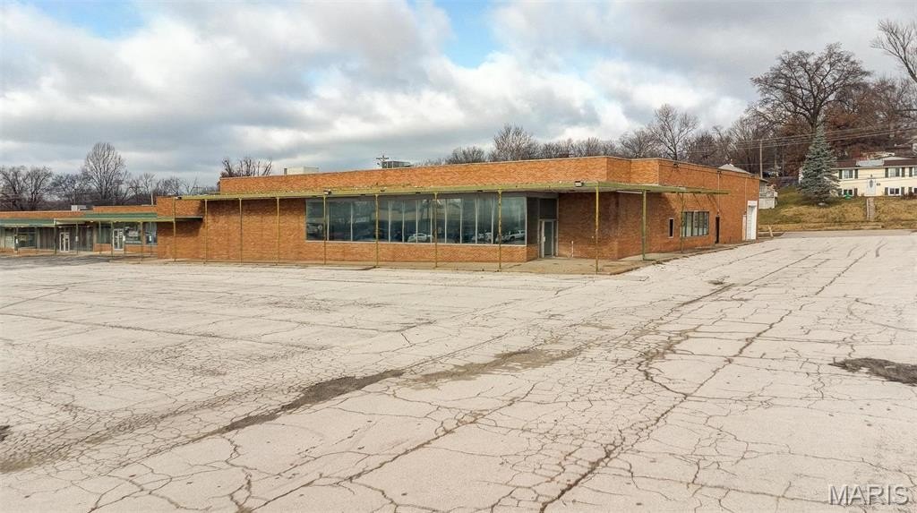 East Alton Retail/Office Buildings