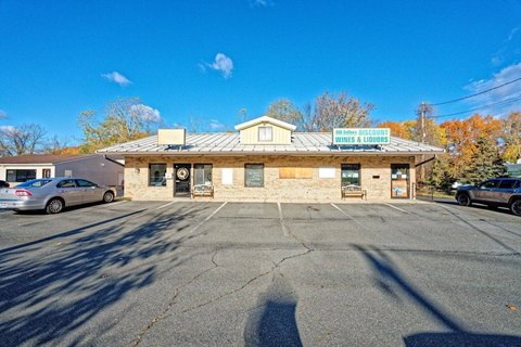 Retail Plaza with Liquor License