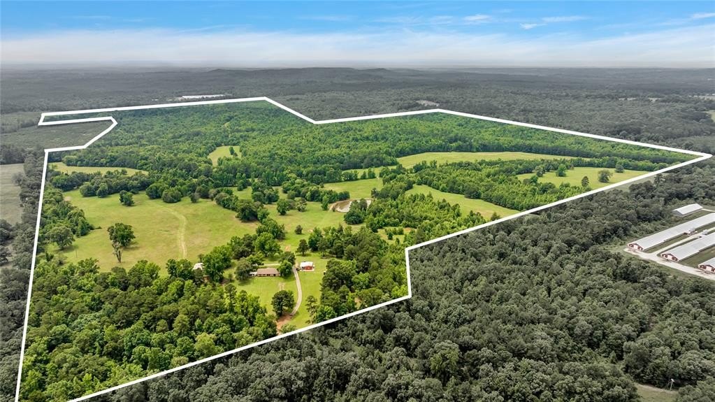 East Texas Homestead on 322 Acres