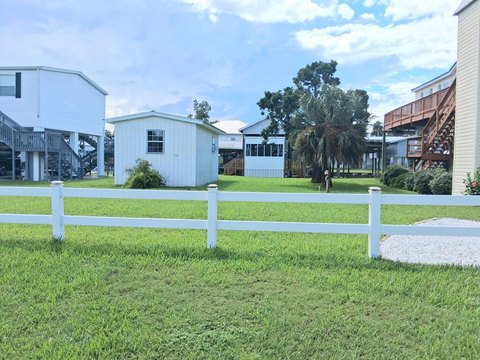 Land, Suwannee, FL