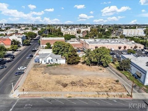 Commercial Lot Near Civic Park