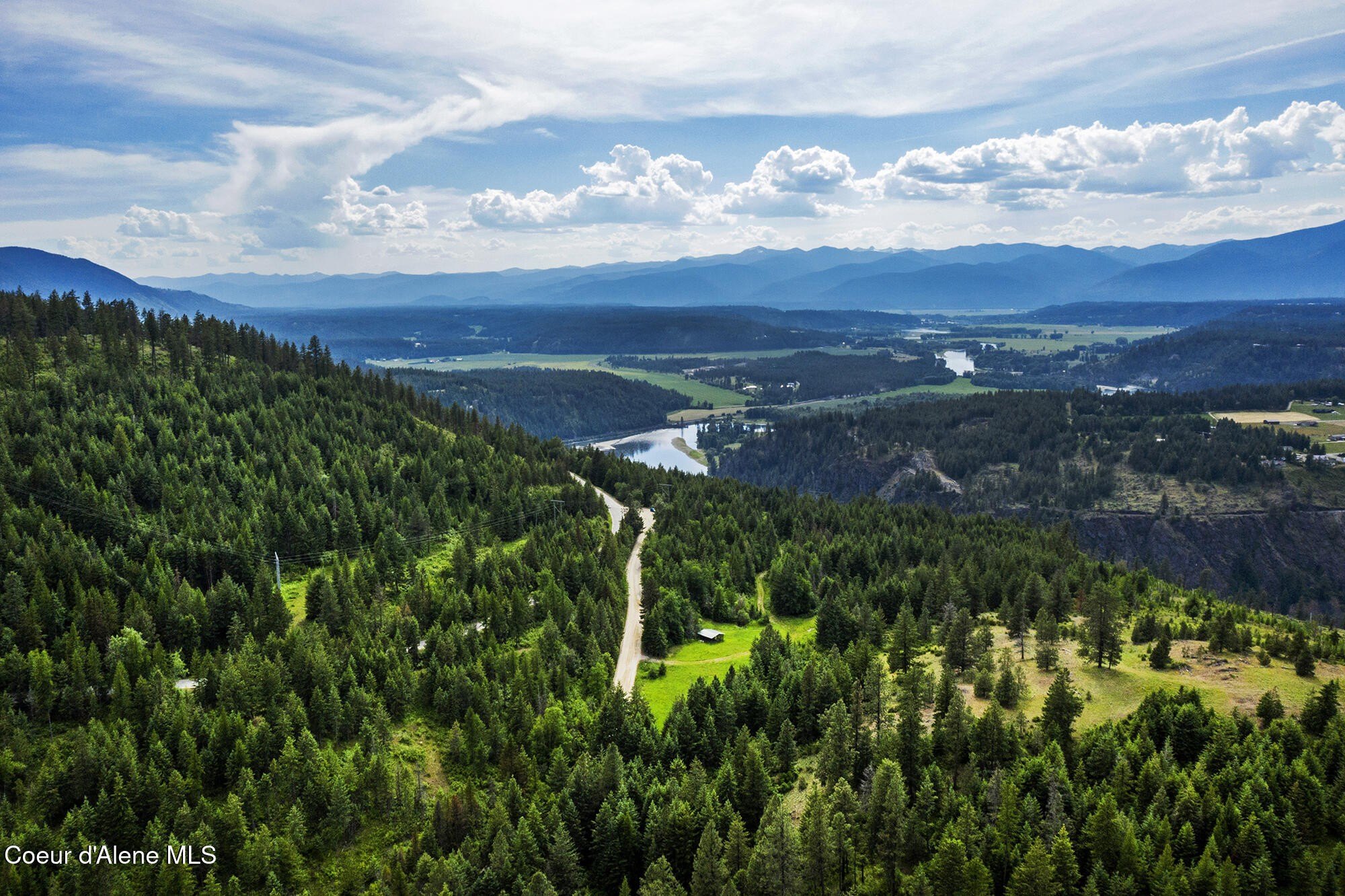 Picturesque Land with Expansive Views