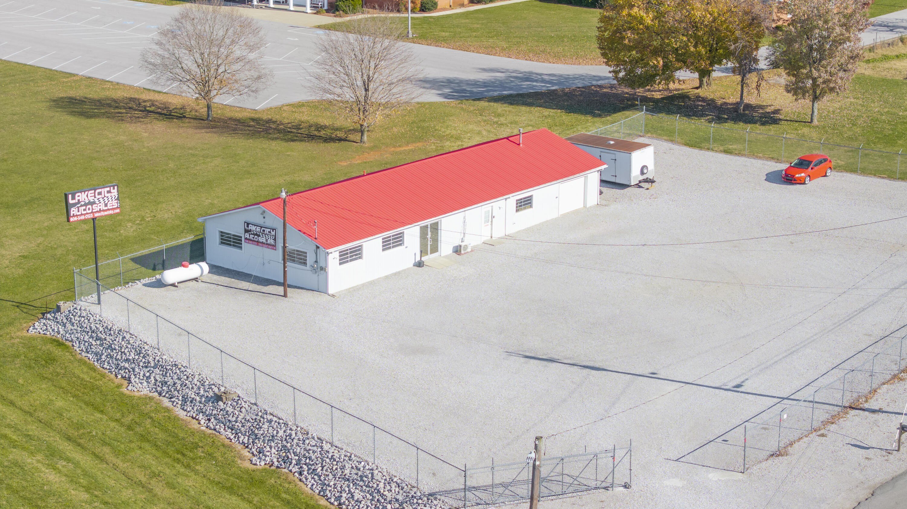 Versatile Commercial Building on Highway