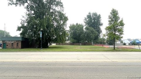 Commercial Lot in Taylor Downtown