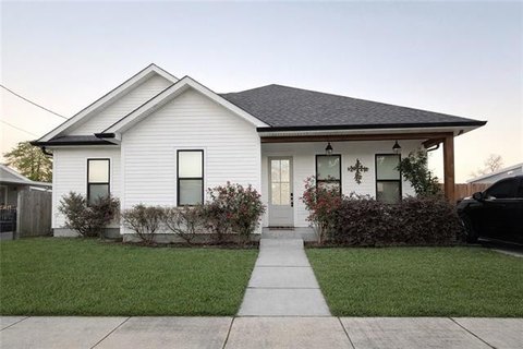 Like-New Chalmette Home with Upgrades