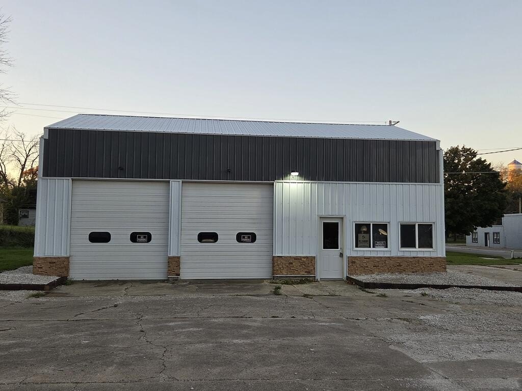 327 High St, Rockwell City, IA 50579