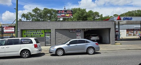 Commercial Building on Southwestern Avenue