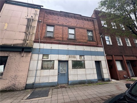 Mixed-Use Retail Building with Apartments