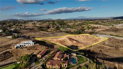 View-Oriented Agricultural Land Parcel