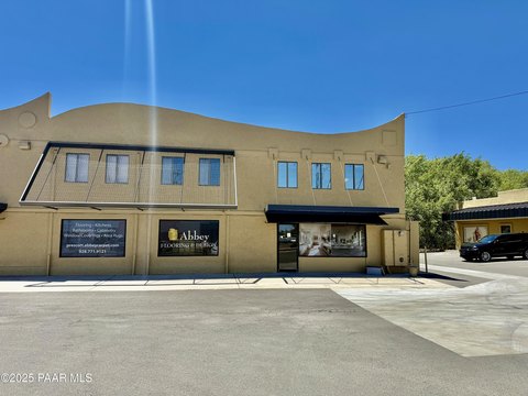 Versatile Retail and Warehouse Space