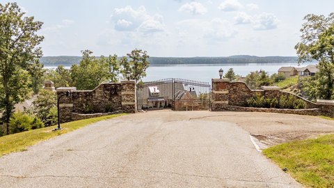Land, Savannah, TN