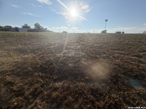 Land, Elmendorf, TX