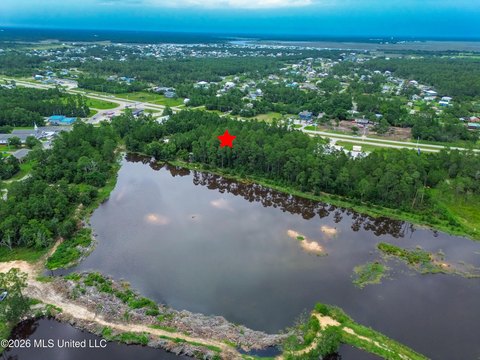 LAND - Waveland, MS
