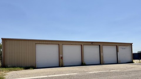 Versatile Commercial Property on I-10