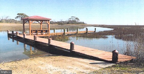 Expansive Lot with Boat Access