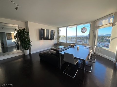 Las Vegas High-Rise Residence