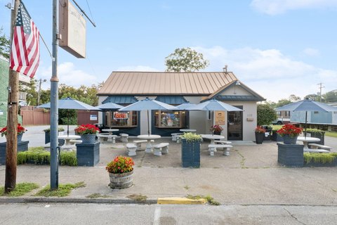 Profitable Pizzeria in Augusta, KY