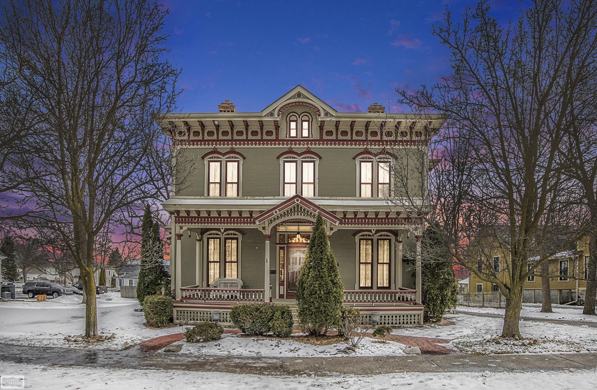 Victorian Home in Romeo Heart