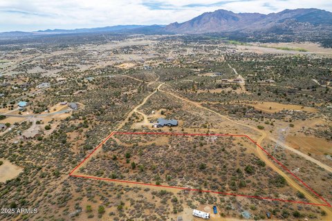 Land with Panoramic Mountain Views