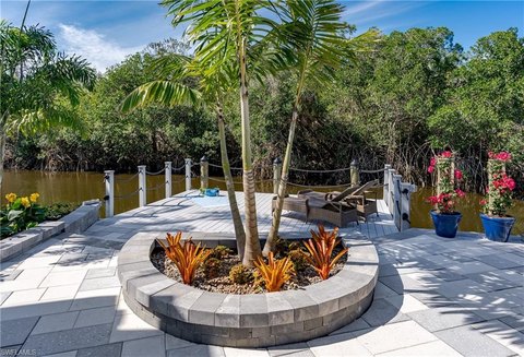 Land with Dock in Naples
