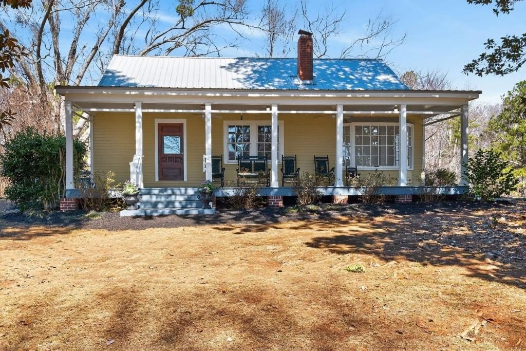 Milton Farmhouse on Picturesque Land