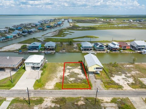 Canal-Front Lot in Rockport, TX
