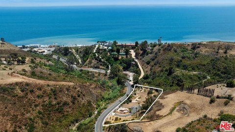 LAND - Malibu, CA